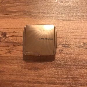 Hourglass Ambient Bronzer in Luminous Bronze Light